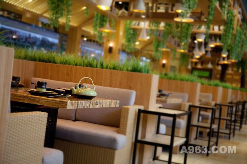 图四：深圳锦园四季椰子鸡餐厅设计 餐位特写