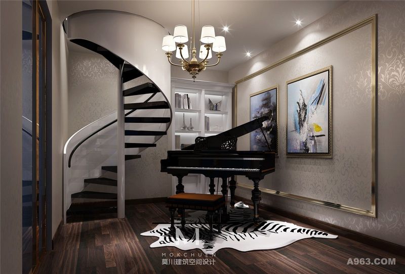 楼梯间：业主是一个钢琴爱好者，在多个国际钢琴比赛中荣获奖项。回旋式的镂空楼梯，在古典装饰中多了一份时尚现代感。业主平时喜欢收藏一些小饰品，品味独特，在楼梯下方的橱窗里，正是一个放置又可以展览的空间。