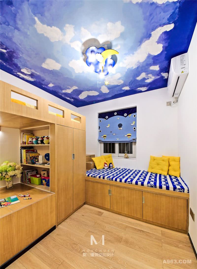 儿童房:增加童趣，延伸空间，设计师采用了手绘立体蓝天白云的天花。