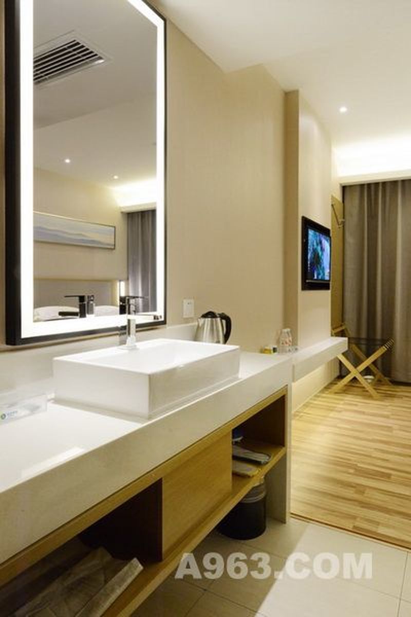 客房无比精致
为客人的洗浴、睡眠、工作提供“便捷”
曼妙的灯光，品质家具