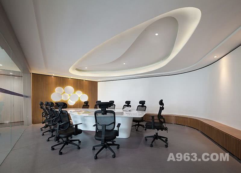 图六：昆明海伦先生办公空间样板房设计 大会议室设计1

