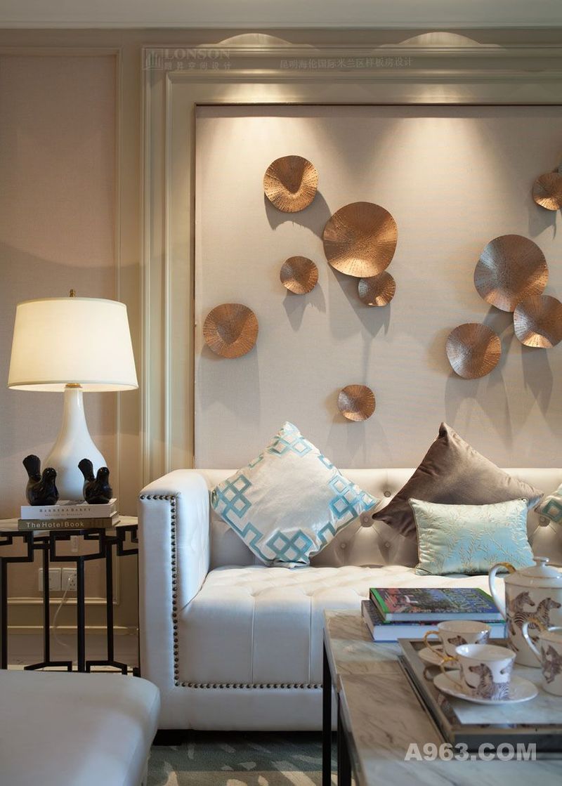 图五：昆明海伦国际米兰区的样板房设计 客厅局部-沙发