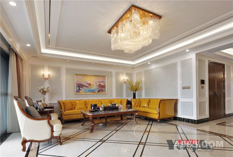 白色为主的空间，橙黄色的沙发应用，浓浅色泽的明显差异，撞击出低调的优雅。而欧式线条的精心勾勒，带着鲜活与时尚，营造一个精致的空间氛围。