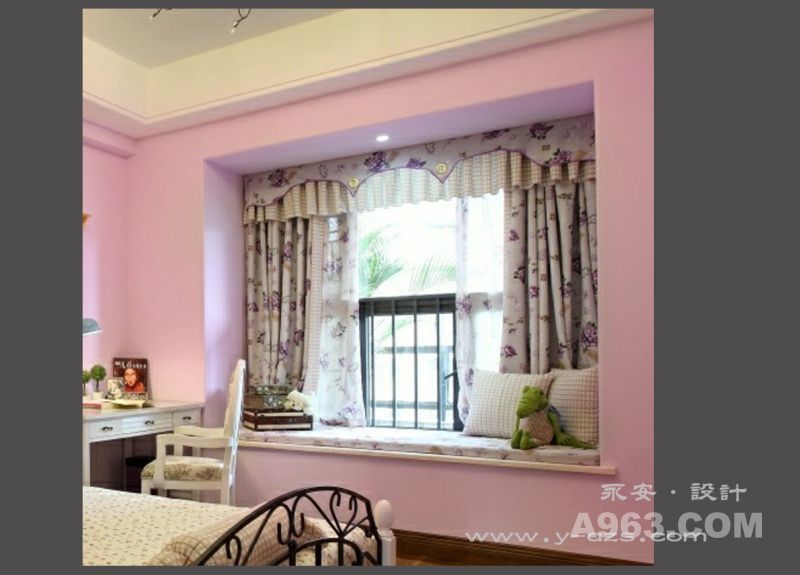 女儿房窗景，对于女孩子，父母总是喜欢当公主来养，所以粉红色调加上小碎花布艺就成了必选……