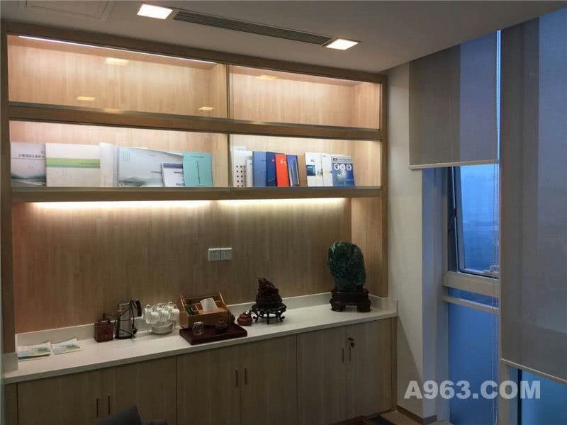 广华投资控股有限公司办公室装修设计--荣誉室实景图