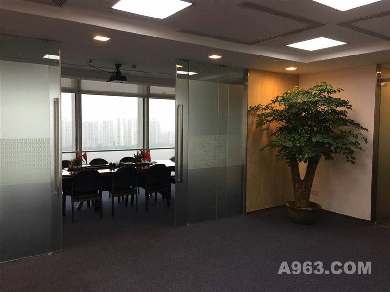 广华投资控股有限公司办公室装修设计--会议室实景图