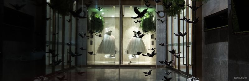 婚紗櫥窗，今年客户的产品針對的客戶群體多為女性