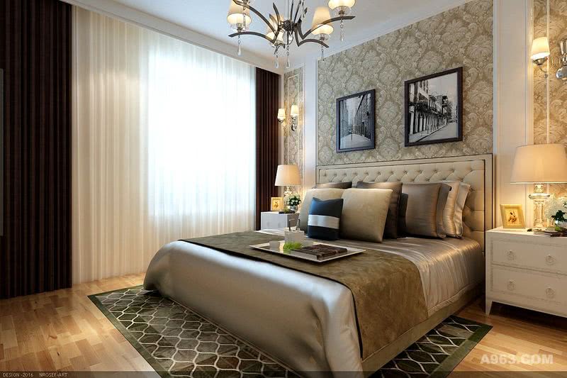 卧室欧式线条造型框架内嵌欧式大马士革花色壁纸让卧室显得庄重且宁静，漂亮的灯具暖色的灯光让人顿感温馨