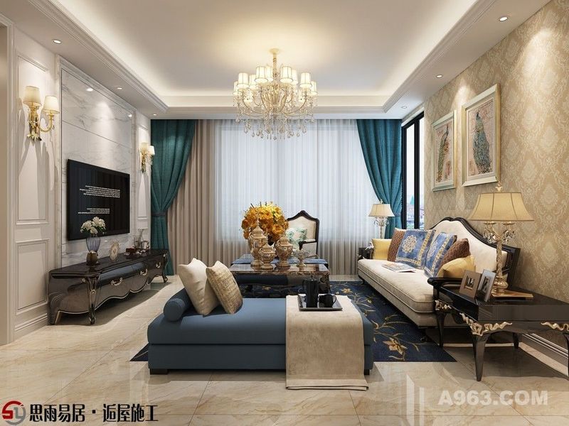 客厅以白色、淡色为主，淡黄色的花纹壁纸、白色沙发搭配丝质面料的沙发，彰显出高贵典雅的气质。