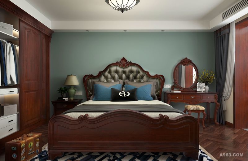 床头床卫简单的线条雕刻，大气的衣柜外普内秀。