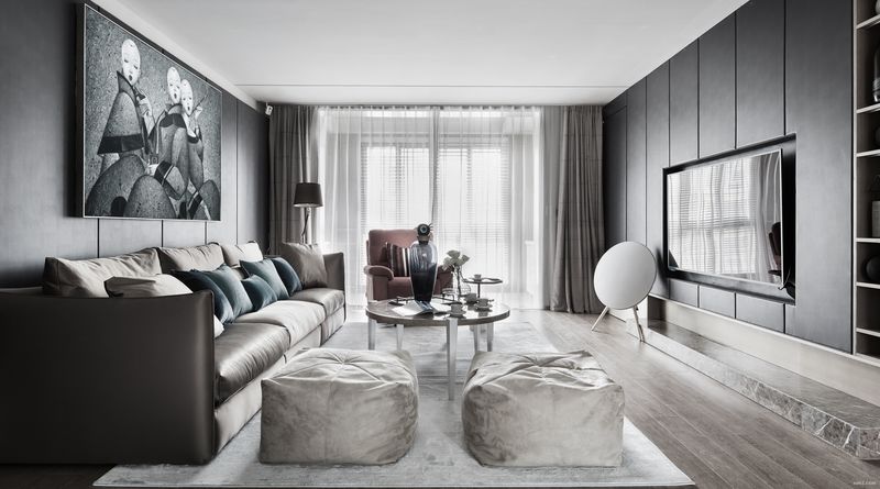 空间整体以黑白蓝为主色调来打造优雅的空间，细腻色彩的点缀为空间营造出时尚小资情调。
