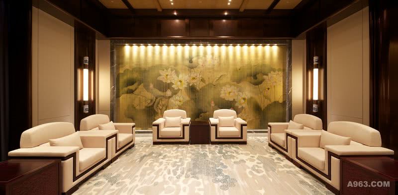 中方休息厅艺术品，一荷为元素，采用江南传统手工漆画方式呈现