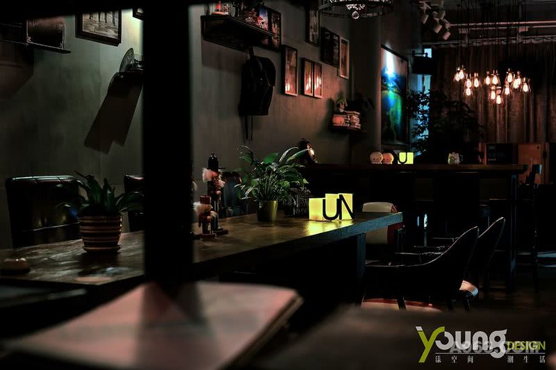 【深圳漾空间设计有限公司】漾设计Young Design——华灯初上
流光溢彩的城市夜景
悄然登场