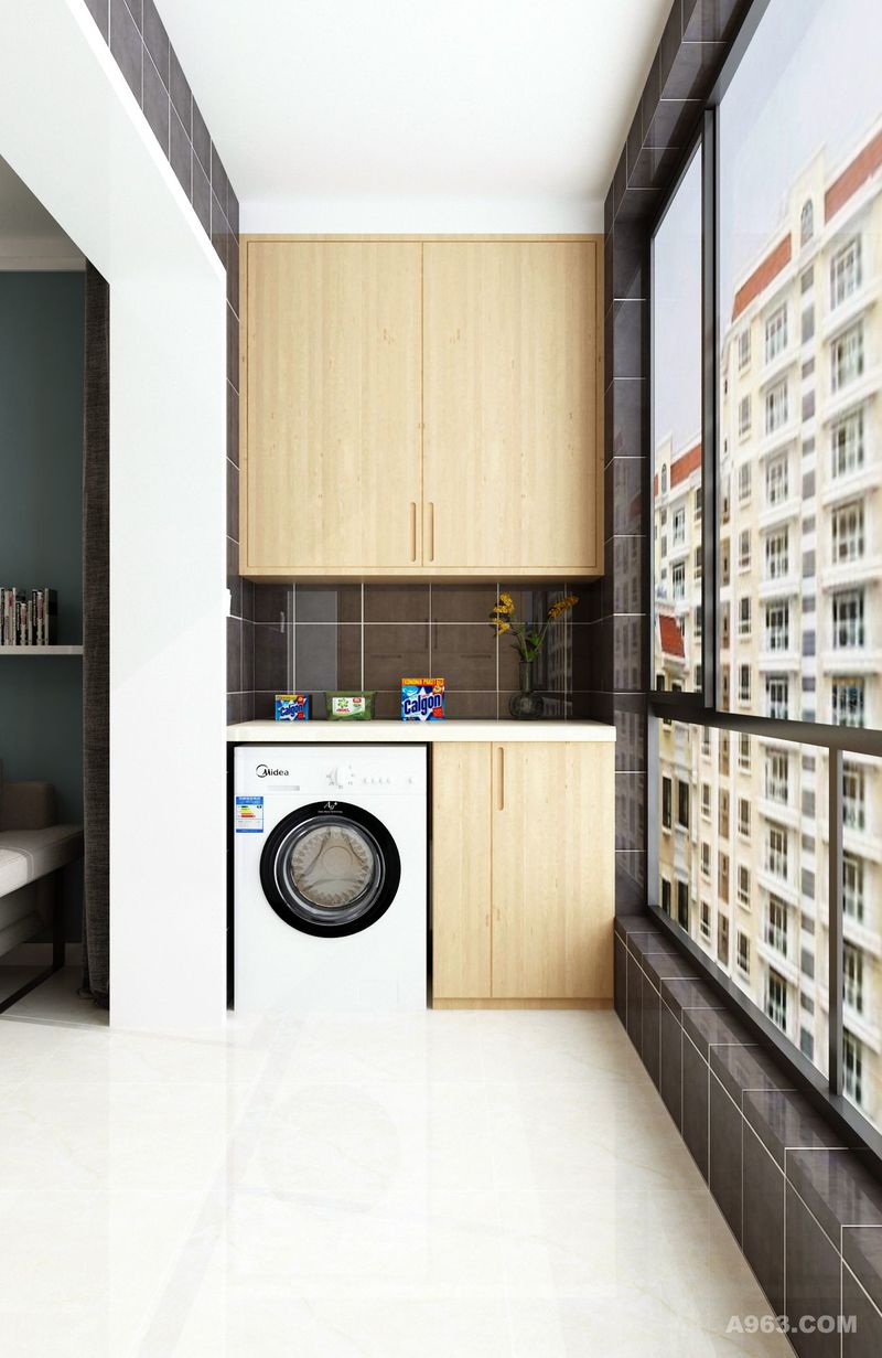 洗衣机放在阳台的位置，方便晾晒，保护电路，又节省空间，容易打扫。