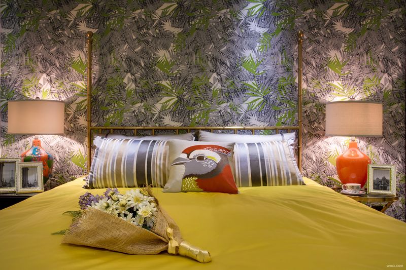 卧室的设计就像一个小丛林，过着听风耳语枕树而眠的生活，在喧嚣的城市，静享人生的惬意。