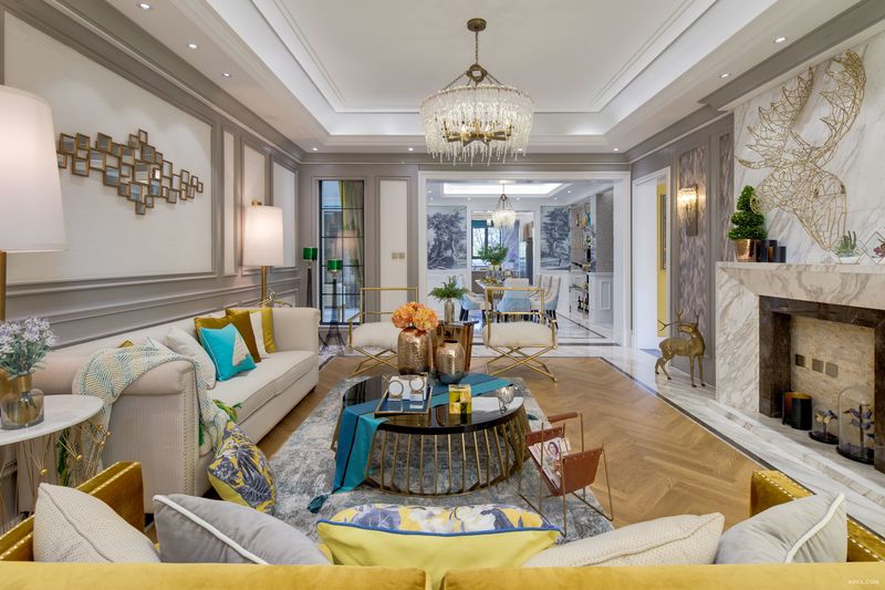 大厅淡灰色与金色搭配，使空间极具典雅之气、舒适之感。