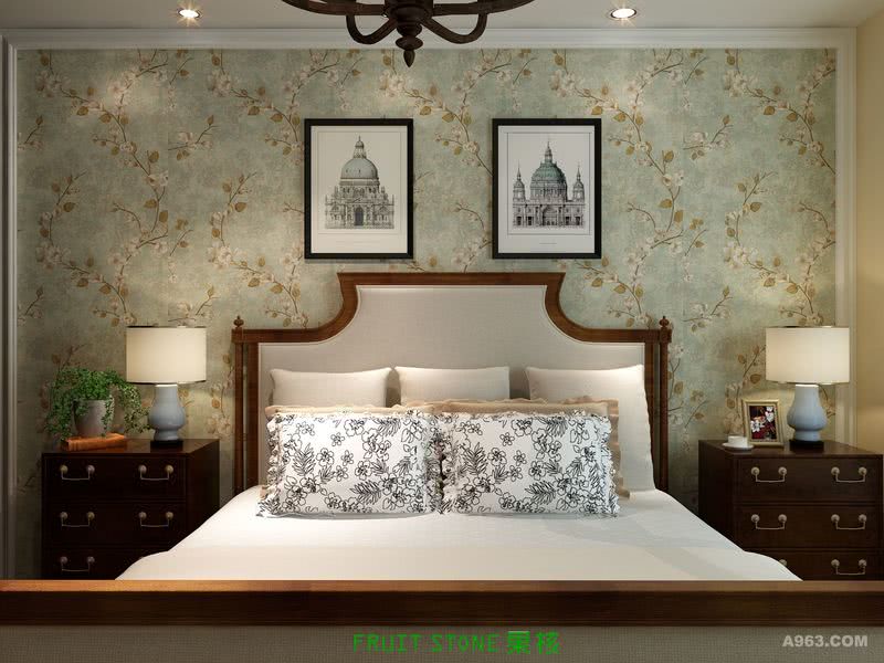 在不复杂的背景墙里，黄绿壁纸成了焦点和中心。配上实木的家具，麻质的床上用品，手绘的挂画，蓝色的台灯突出美式的独特魅力。