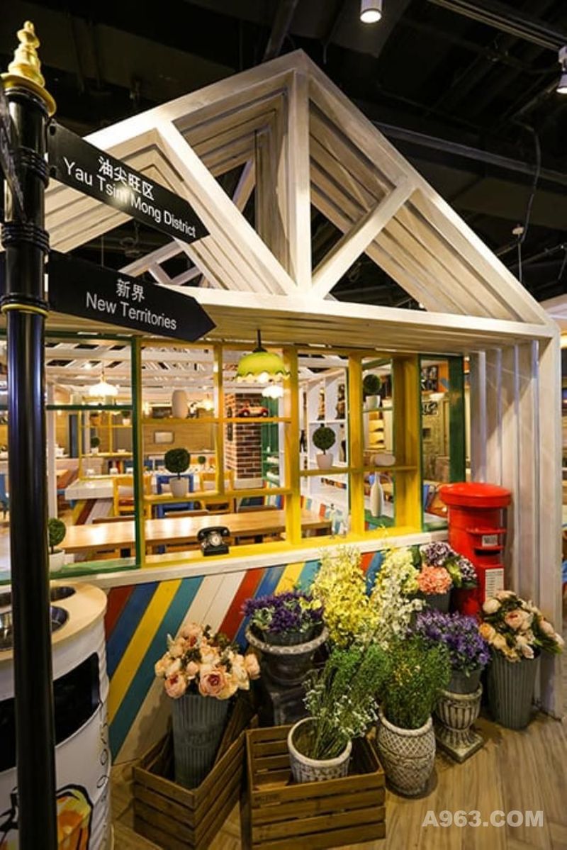田园风的小木屋营造一种身在上世纪法国的感觉，与绿植、路牌等软装进行搭配更有韵味。